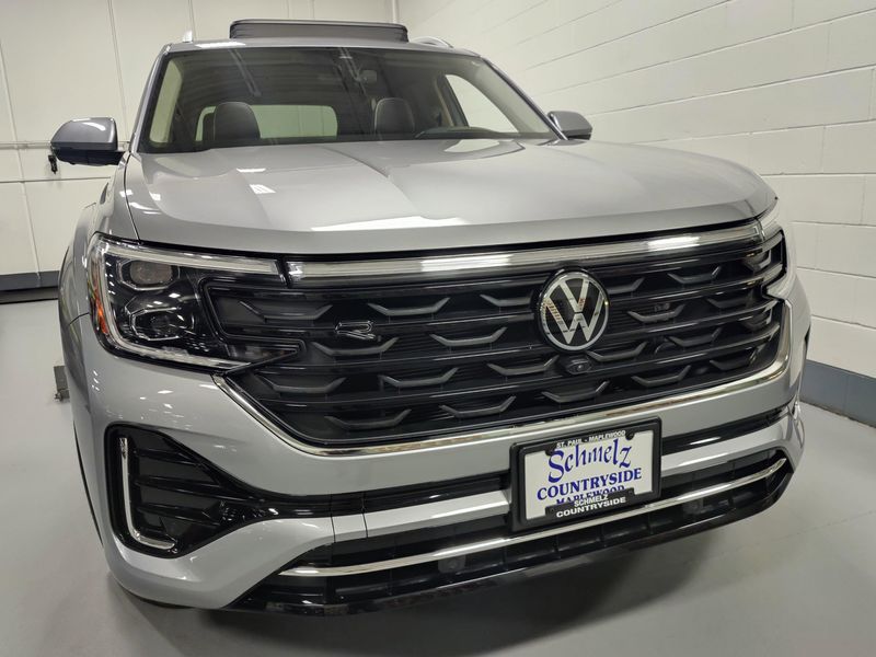 Used 2025 Volkswagen Atlas SEL Premium AWD R-Line w/Sunroof/NavImage 2