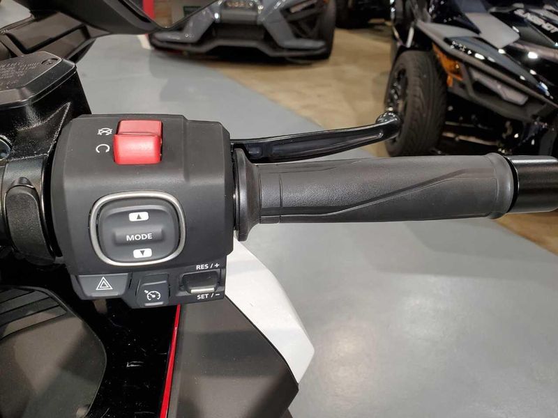 Used 2024 Honda GOLDWING TOUR Image 16