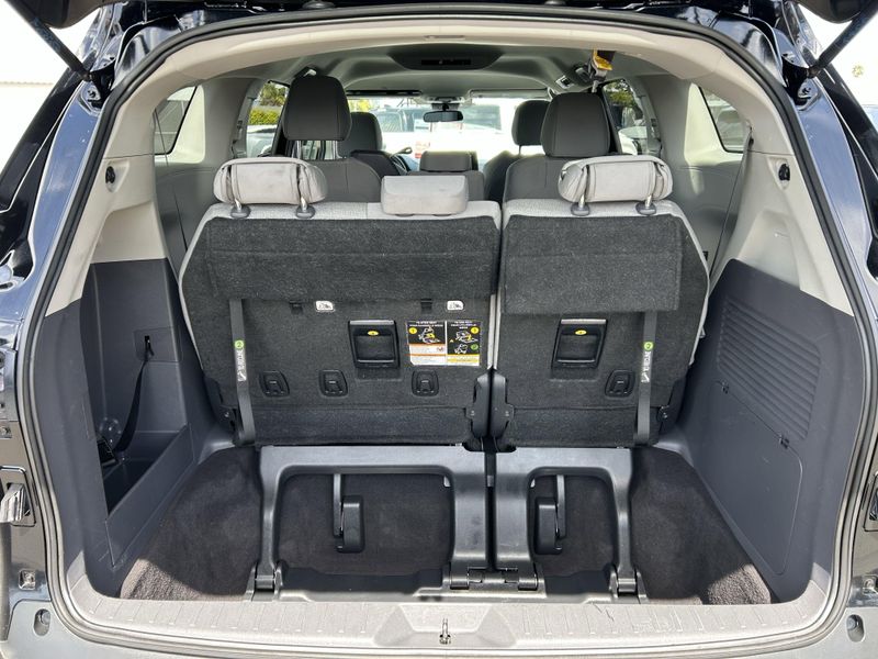 2023 Toyota Sienna LEImage 16