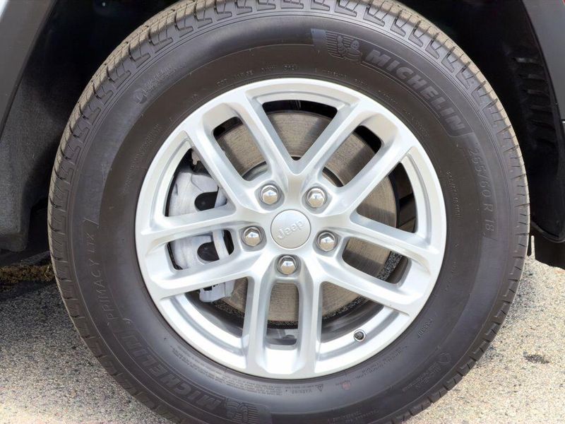 Used 2025 Jeep Grand Cherokee L LaredoImage 8