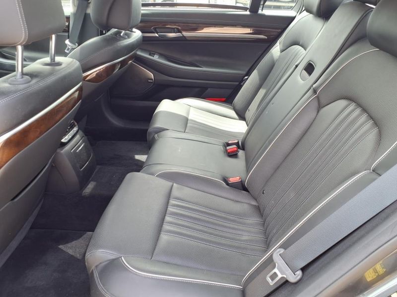 2017 Genesis G90 3.3T PremiumImage 9