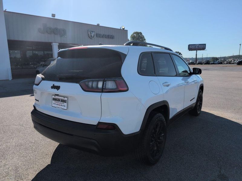 2023 Jeep Cherokee Altitude LuxImage 5