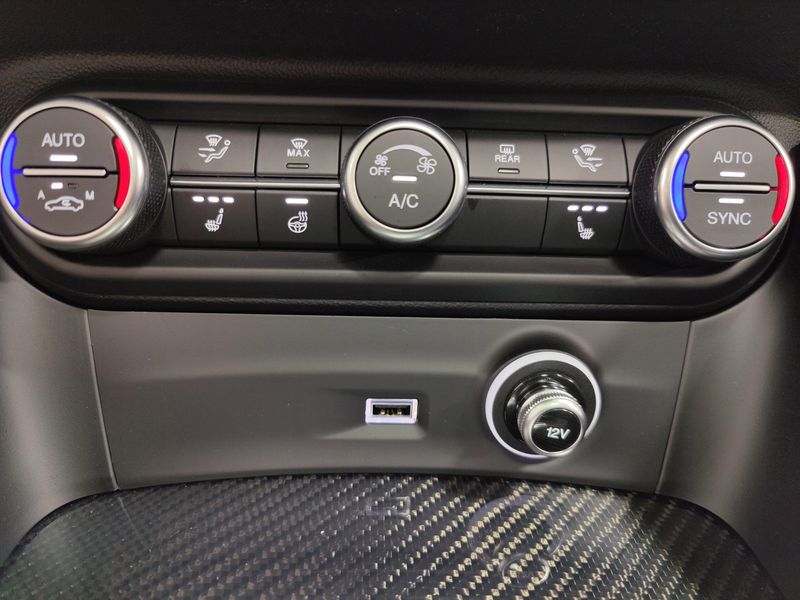 2023 Alfa Romeo Stelvio Quadrifoglio AWD w/Sunroof/ActivImage 27