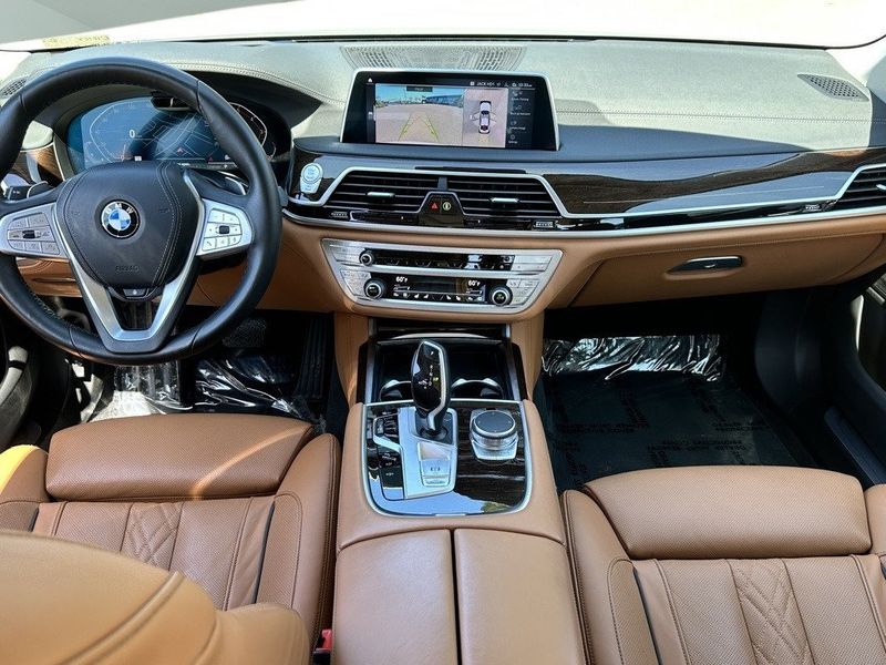 2022 BMW 7 Series 750i xDriveImage 32