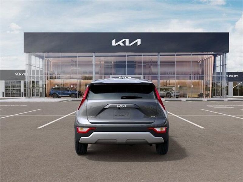 2025 Kia Niro LXImage 5