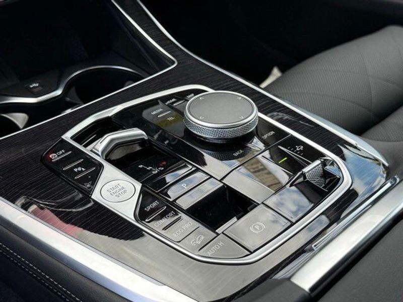 New 2027 BMW X7 xDrive40iImage 22