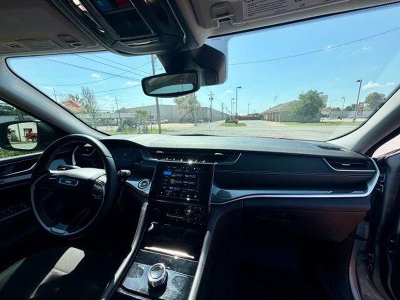 Used 2023 Jeep Grand Cherokee L LaredoImage 13