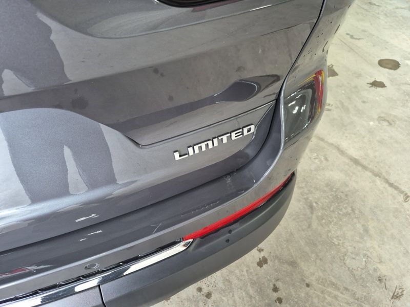 2025 Jeep Grand Cherokee L Limited 4x4Image 15