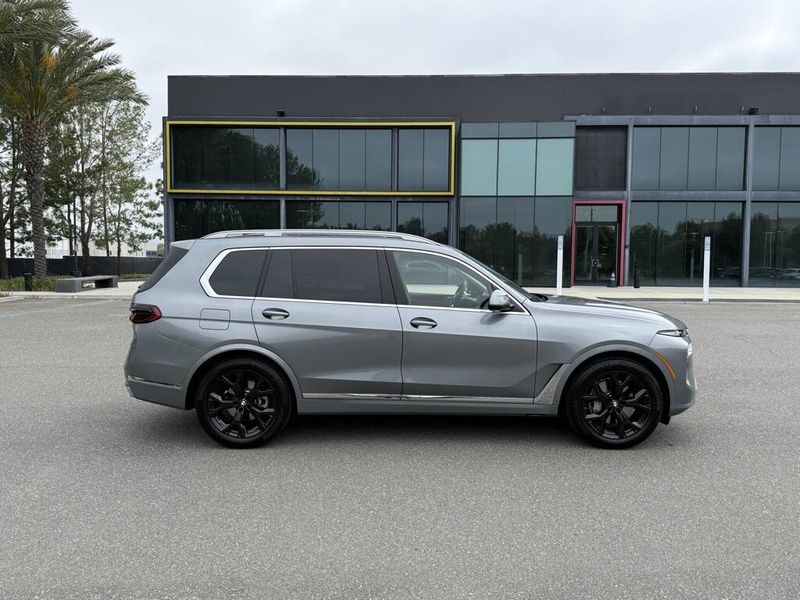 2025 BMW X7 xDrive40iImage 5