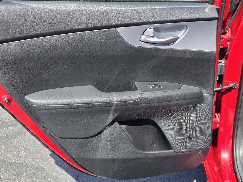 Used 2023 Kia Forte LXS IVT