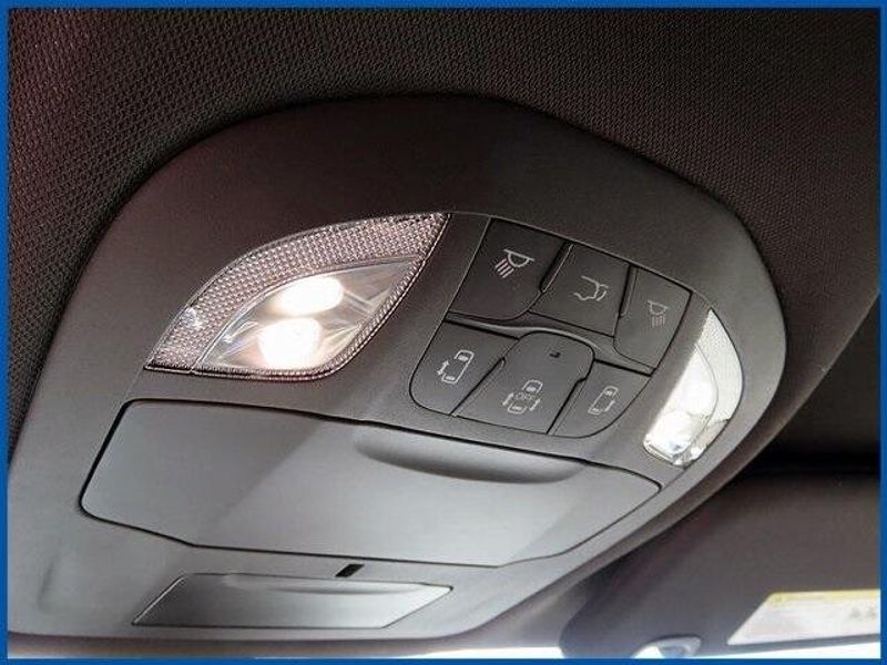 New 2025 Chrysler Pacifica SelectImage 19