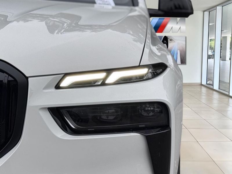 2025 BMW X7 M60iImage 12