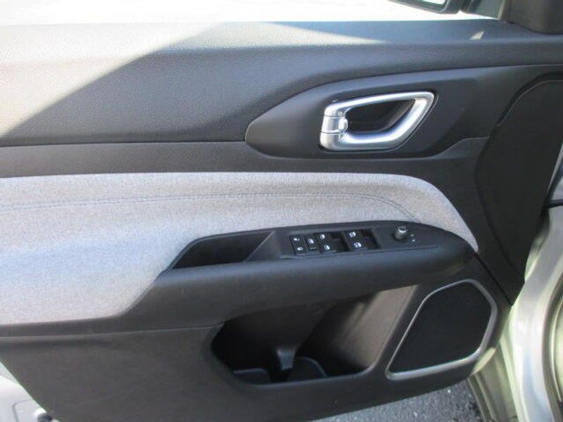 Used 2024 Jeep Compass LatitudeImage 17