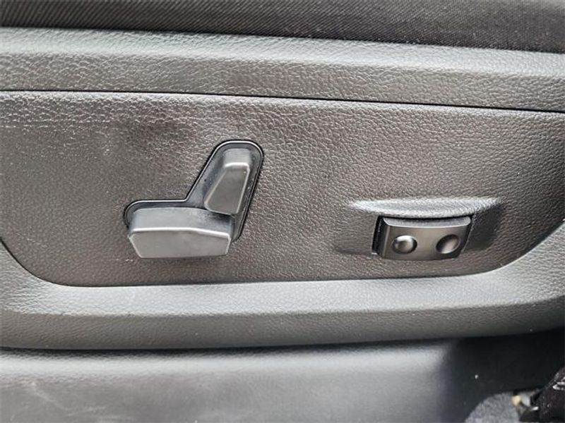 2024 RAM 3500 LaramieImage 36