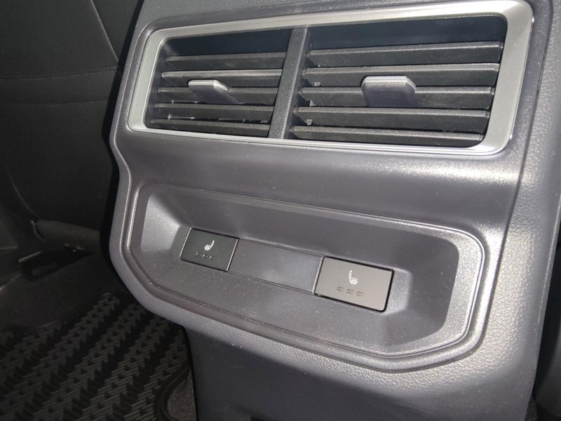 Used 2025 Volkswagen Atlas Cross Sport SEL AWD w/Sunroof & NavImage 21