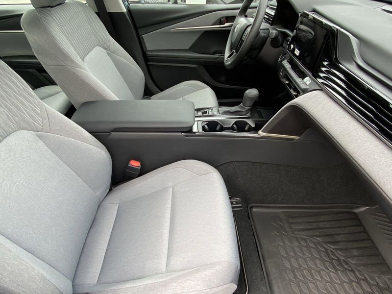 Used 2025 Toyota Camry LEImage 10