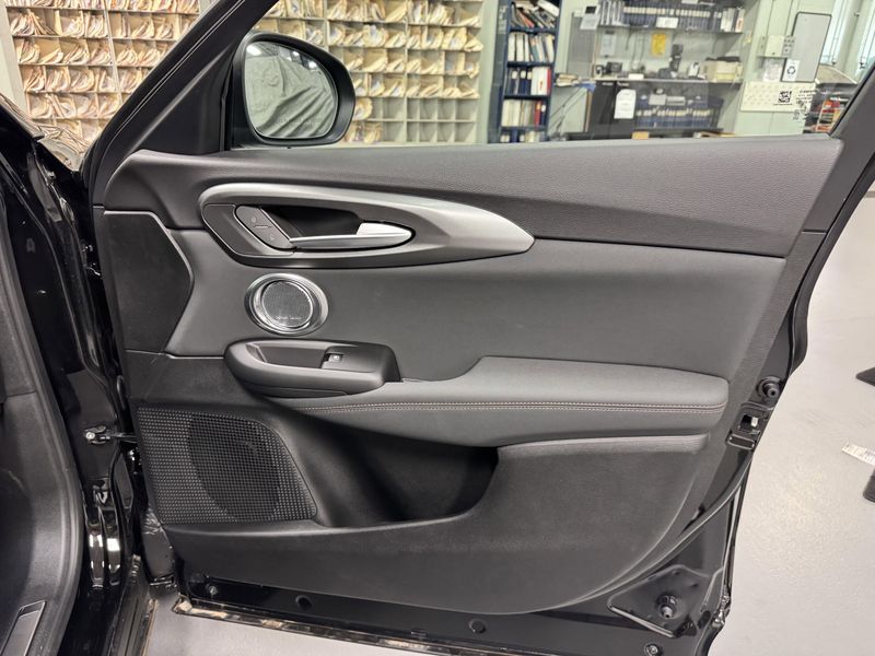 New 2025 Alfa Romeo Tonale Intensa Hybrid EawdImage 8