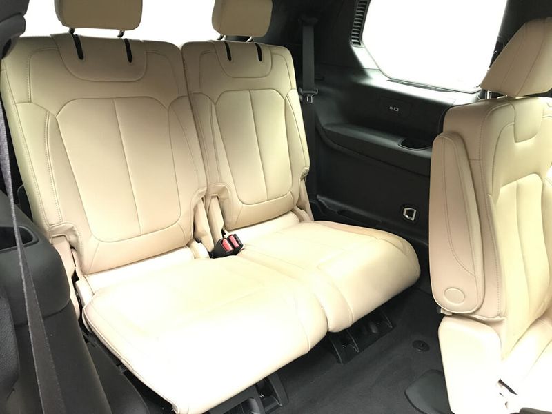 Used 2024 Jeep Grand Cherokee L LimitedImage 24