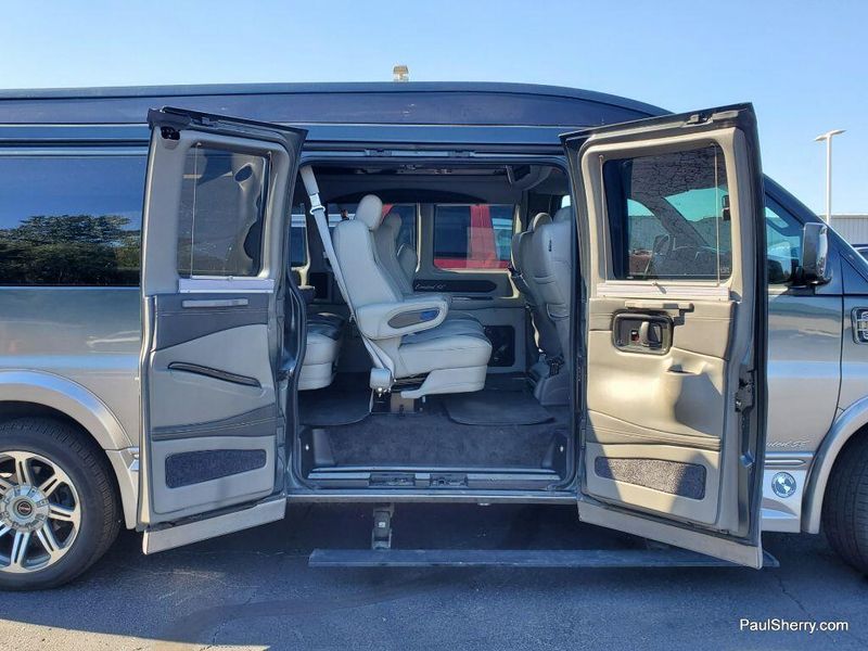 2017 GMC Savana Image 21