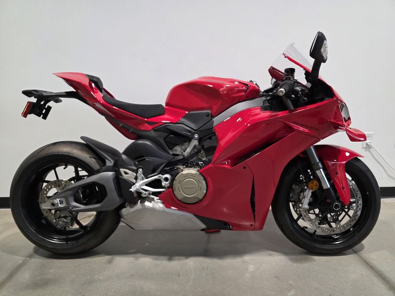 New 2025 Ducati Panigale V4 