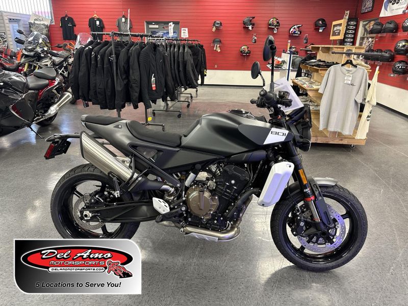 New 2025 Husqvarna SVARTPILEN 801 Image 1