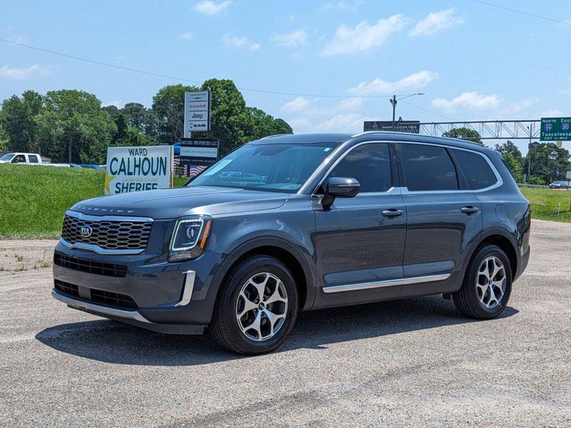 2021 Kia Telluride EX in a Gravity Grey exterior color and Blackinterior. Johnson Dodge 601-693-6343 pixelmotiondemo.com 