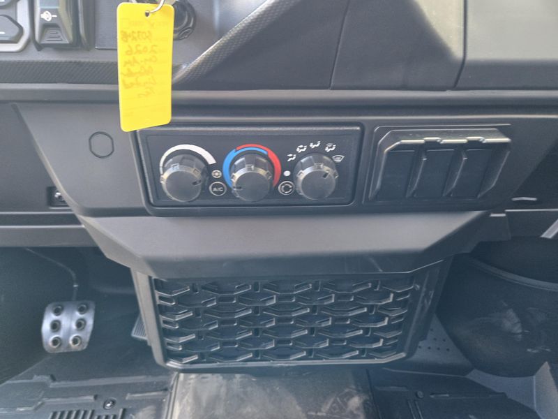 NEW 2026 CAN-AM DEFENDER MAX LIMITED CAB HD11 Image 27