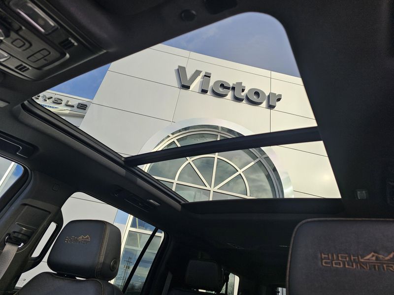 Used 2024 Chevrolet Suburban High CountryImage 25