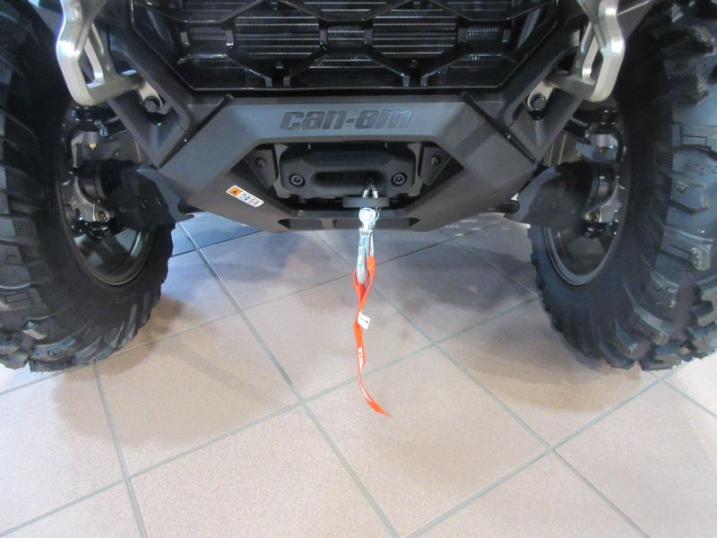 NEW 2026 CAN-AM OUTLANDER MAX LIMITED 1000R Image 8