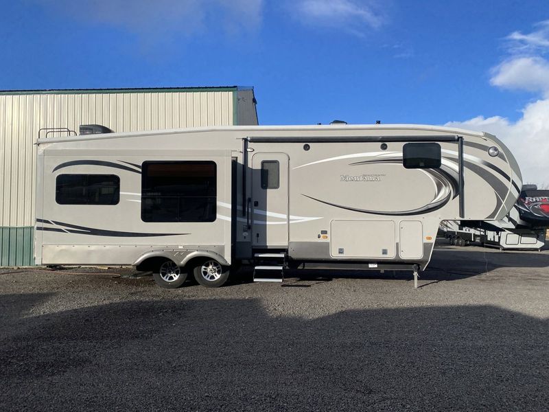 2014 KEYSTONE MONTANA 318RE  in a Silver exterior color. Legacy Powersports 541-663-1111 legacypowersports.net 