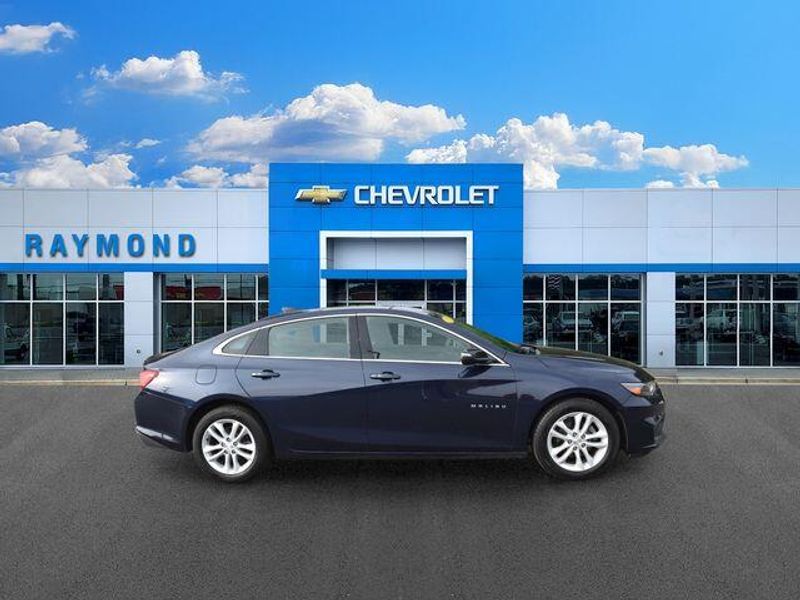 Used 2018 Chevrolet Malibu LTImage 2