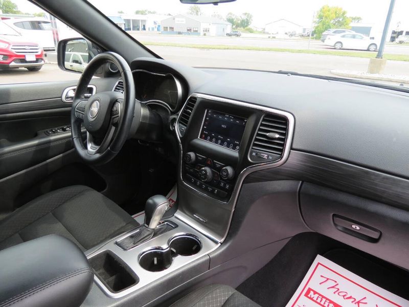 2021 Jeep Grand Cherokee Laredo E 4x4 4dr SUVImage 8