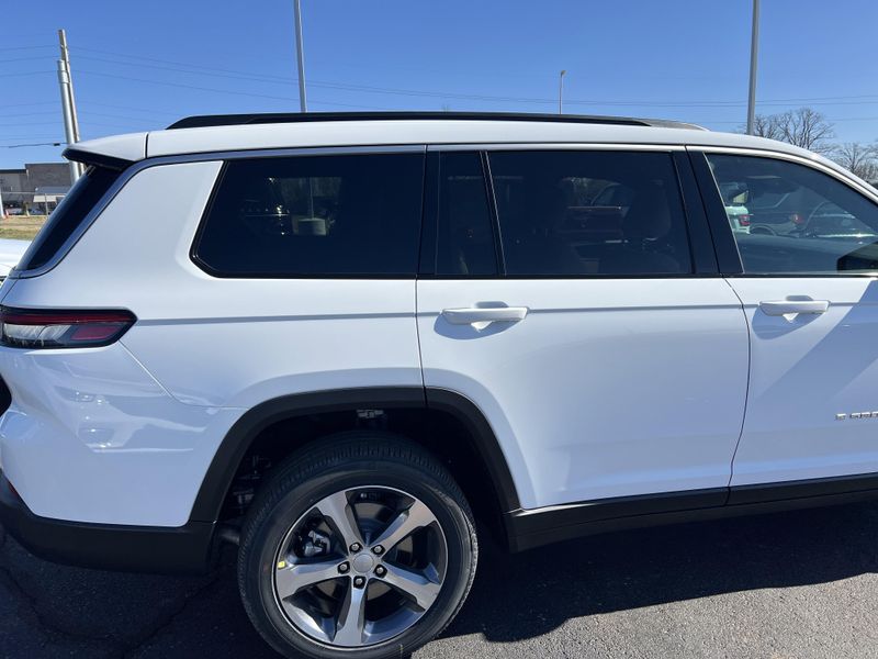 New 2026 Jeep Grand Cherokee L Limited 4x4Image 6