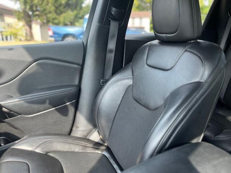 Used 2021 Jeep Cherokee Image 20