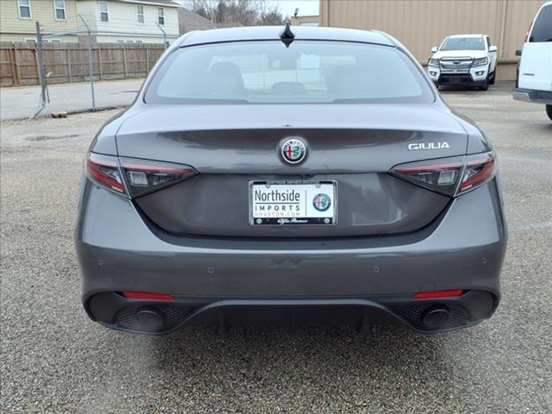 2025 Alfa Romeo Giulia RwdImage 9