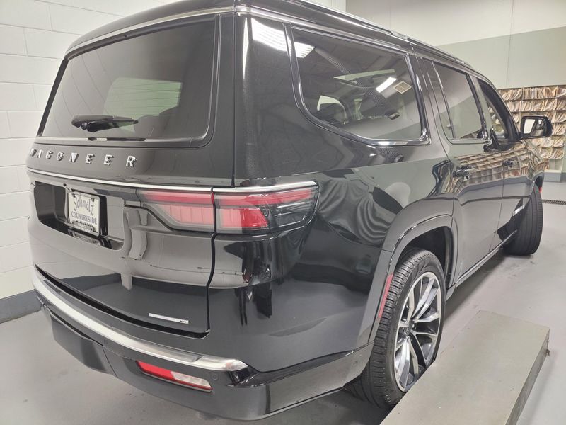 2024 Jeep Wagoneer Series III Premium 4x4 w/Conv/RSEImage 13