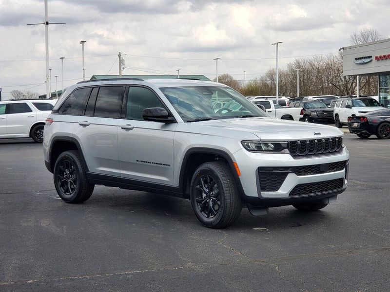 New 2026 Jeep Grand Cherokee Laredo Altitude 4x4