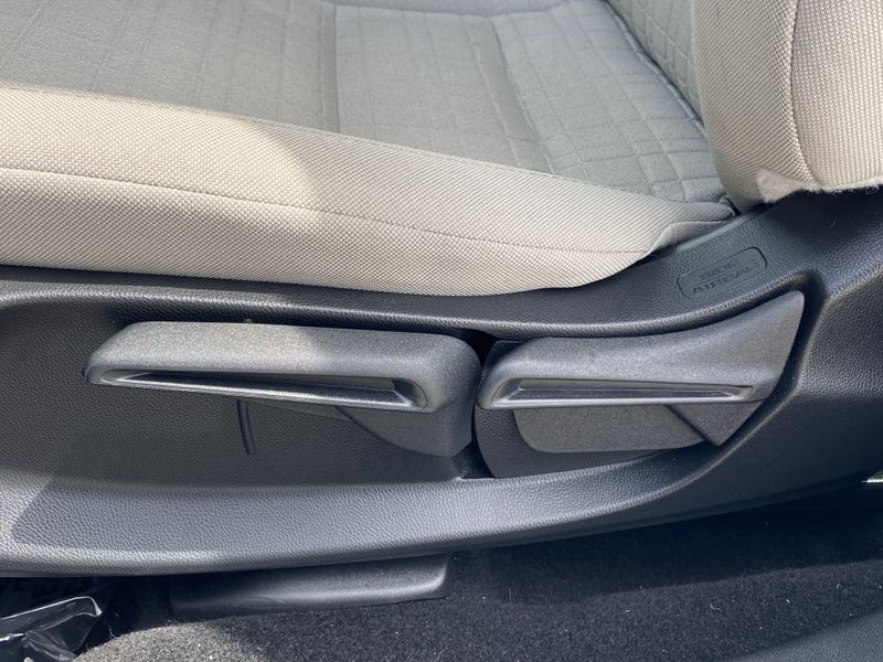 Used 2025 Honda HR-V LXImage 17