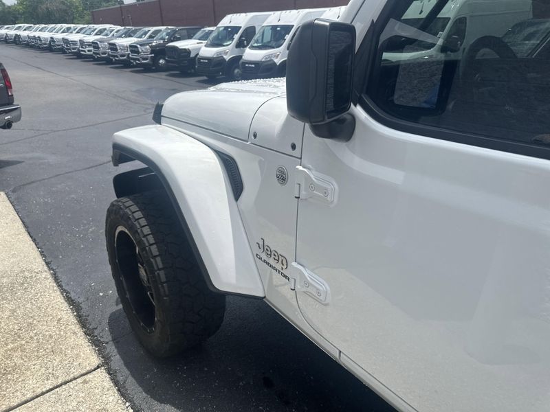 2020 Jeep Gladiator OverlandImage 11