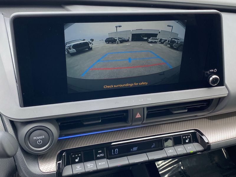 2025 Toyota Prius XLEImage 16