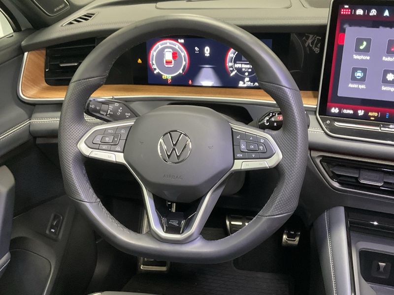 Used 2025 Volkswagen Tiguan SEL R-Line AWD w/Sunroof/NavImage 12
