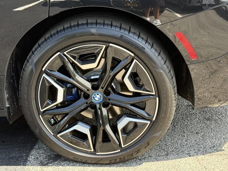 Used 2025 BMW iX xDrive50Image 17