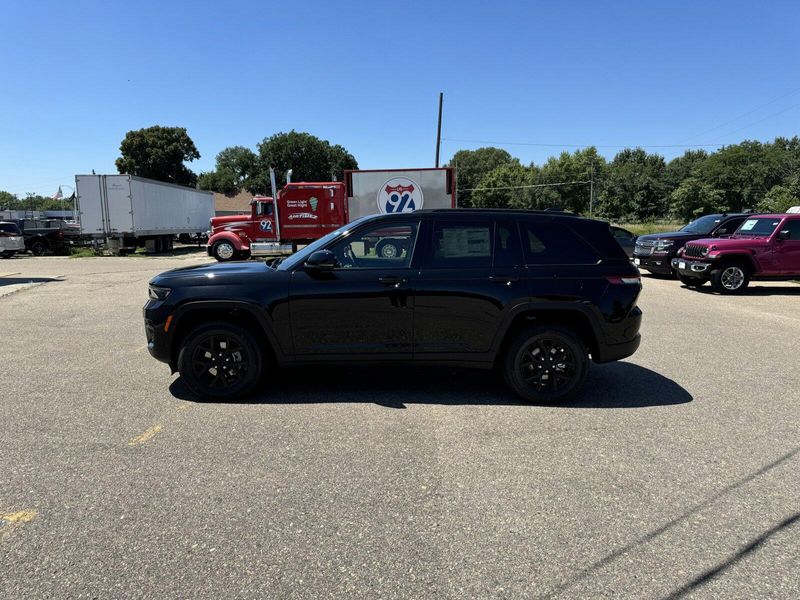 2024 Jeep Grand Cherokee Altitude X 4x4Image 5