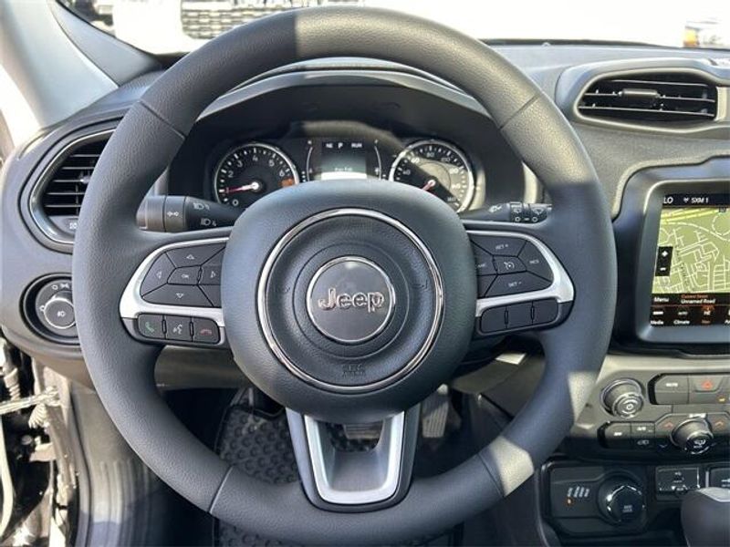 2023 Jeep Renegade Latitude 4x4Image 18