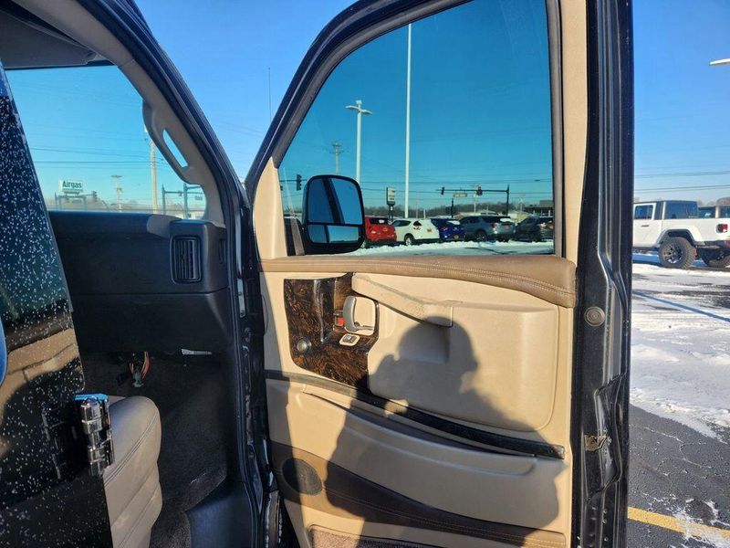 2018 GMC Savana 2500 Image 37