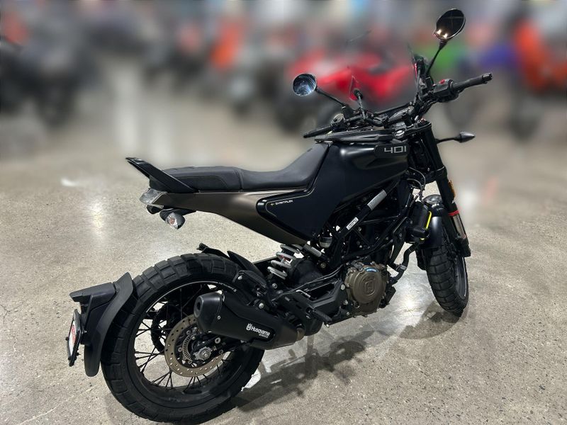 Used 2023 Husqvarna SVARTPILEN 401 Image 15