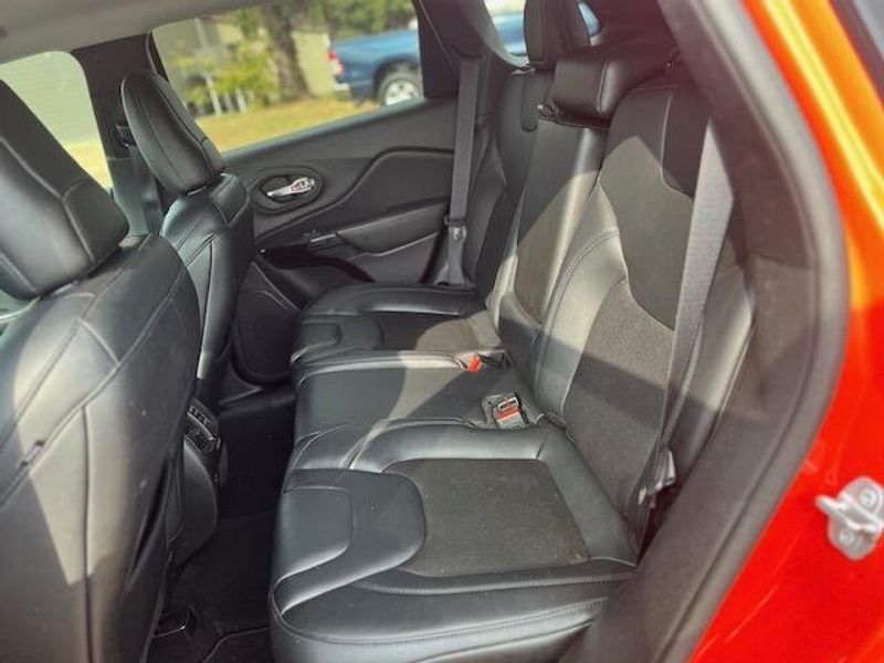 Used 2021 Jeep Cherokee Image 8