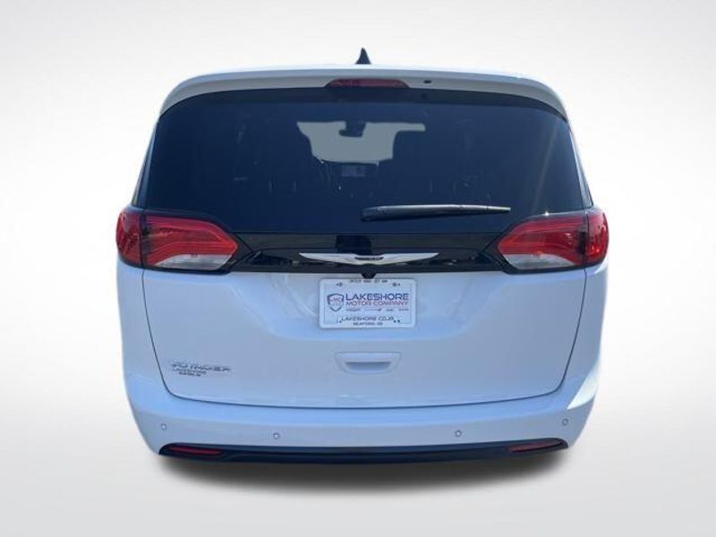 2026 Chrysler Voyager Lx