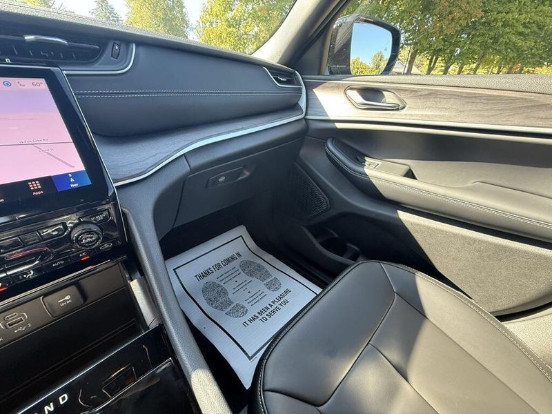 2025 Jeep Grand Cherokee Limited photo 27