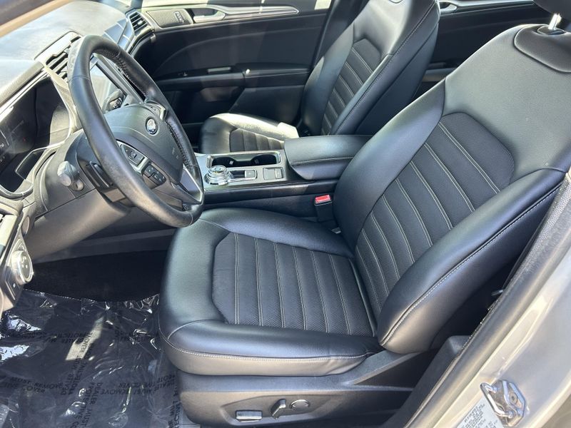 Used 2017 Ford Fusion SEImage 17